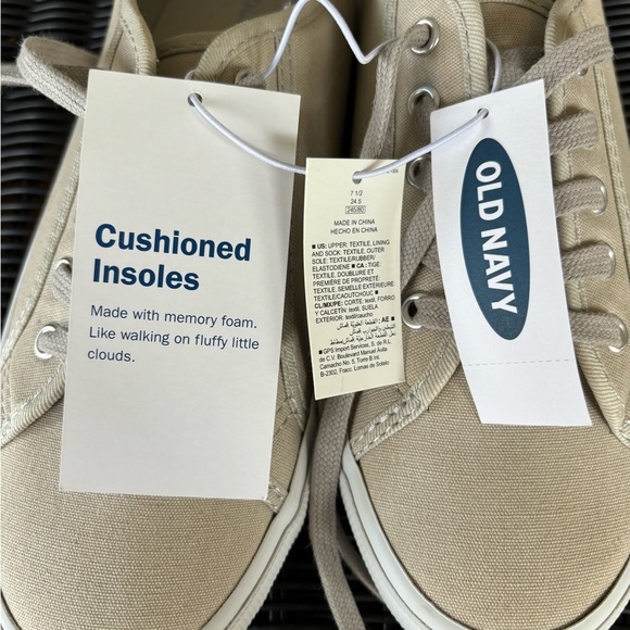 🆕OLD NAVY Canvas Lace-up Sneakers - Picture 3 of 8